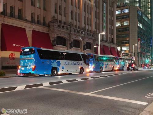 VIPライナー便がずらりと並ぶ