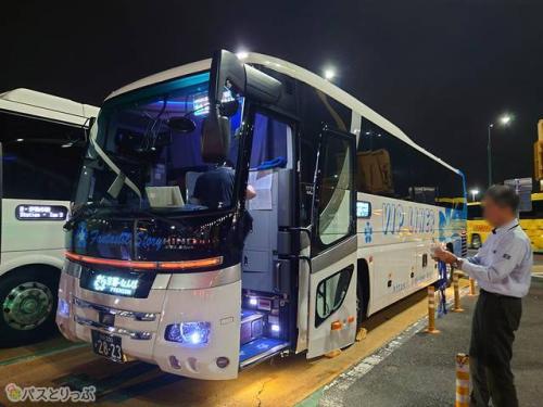 休憩時は乗務員さんが車外で待機