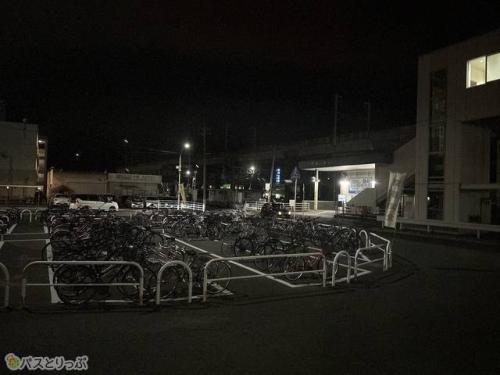 暗闇の中の東福山駅