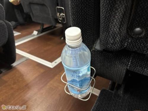 足元にドリンクホルダー