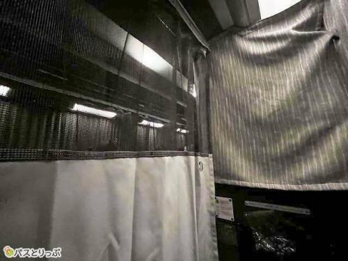 仕切りカーテンを閉めた様子