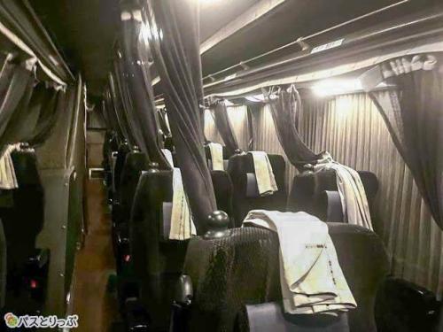 3列独立シート車内