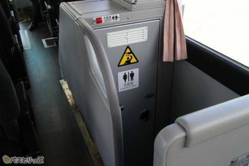 車両中央部にトイレ