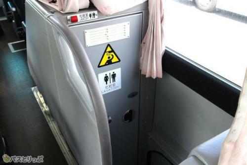 車両中央部にトイレ