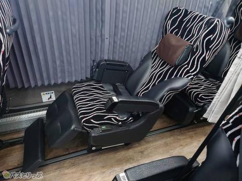 座面が前方にスライド