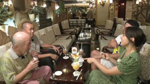 レトロを楽しむ4人