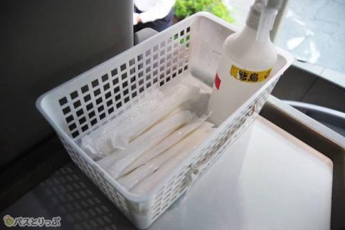 無料のおしぼりはセルフサービス