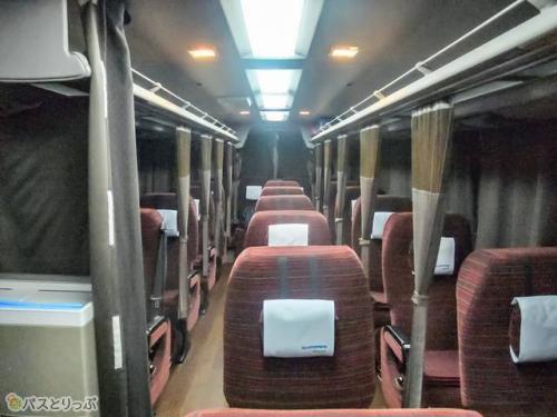 阪神バス3列独立シート車の車内の様子
