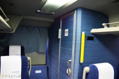 トイレは車両後方にある