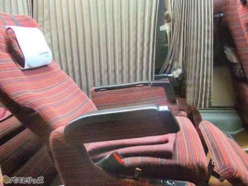 リクライニングを最大で倒した様子