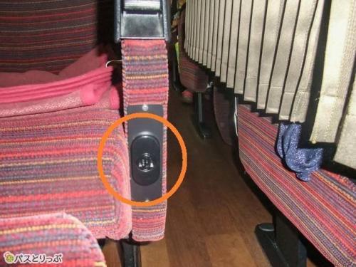 コンセントは各座席に1つ