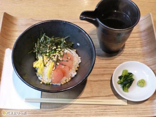 朝食の時間帯にもいただける「オリジナル明太子の博多明太茶漬け」