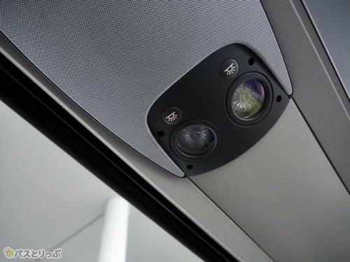 個別の空調(写真外)と読書灯