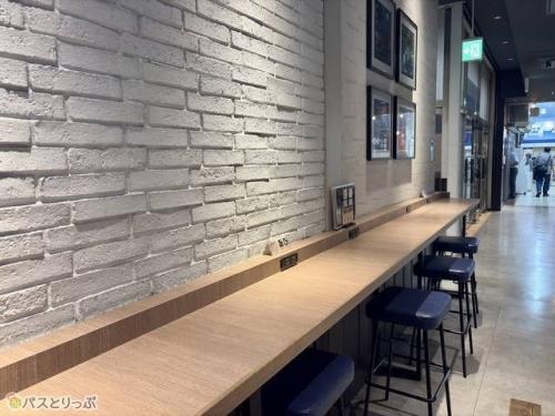 コンセント付きのカウンター