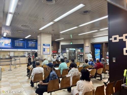 待合室内の雰囲気