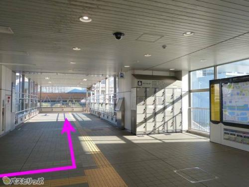 改札を出たら東口(左方向)へ。地図や案内図にも「有明アリーナ」表示がある