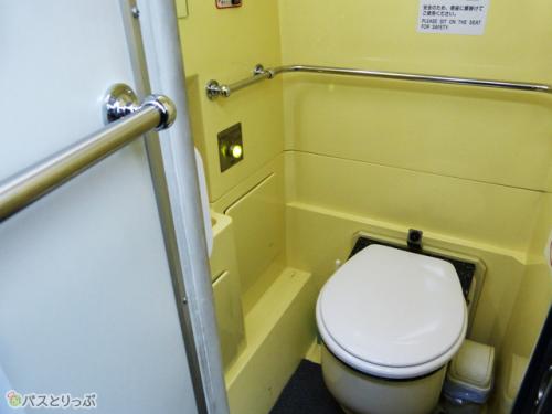 トイレは洗面所付き！ （写真では切れてしまいましたが…）