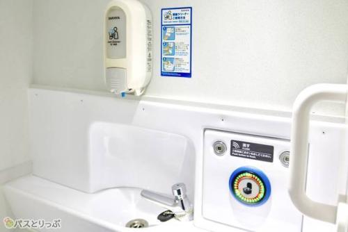 トイレの流し台近辺