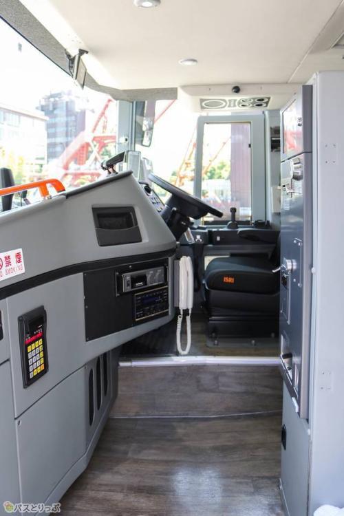 前方乗車口