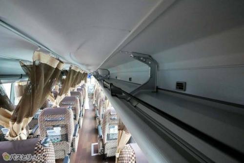 頭上の荷物置き場