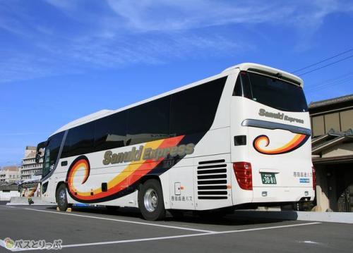 3色のカラーリングが施されたデザイン