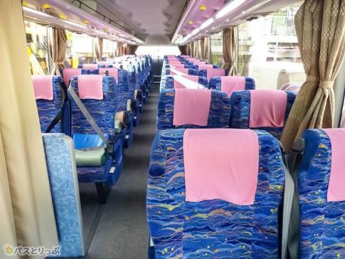 「4列ワイドシート」車内