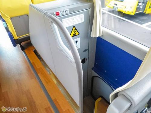トイレは車内中央付近に