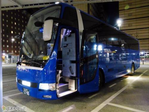 3列独立シート車両の外観