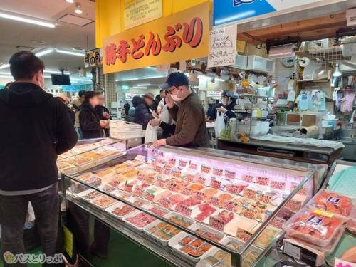 好きなトッピングを選んで作る、勝手丼