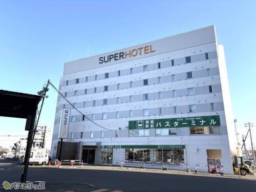 スーパーホテル1階の釧路駅前バスターミナル