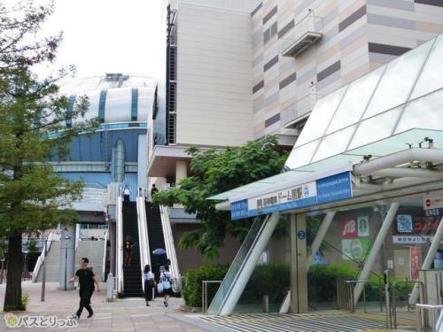 出口を出れば、どーんと京セラドーム大阪が見える！