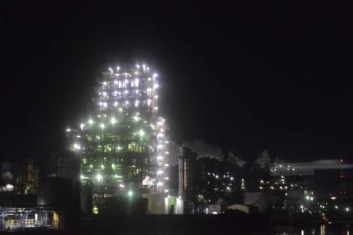 扇橋からの化学工場（※画像提供：日本旅行）