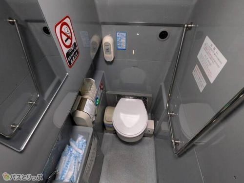 車内中央にあるトイレ