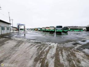  秋田の旅を支える「秋田中央交通」の主要車両ガイド！ 3列独立シートと4列シートの違いとは？ 