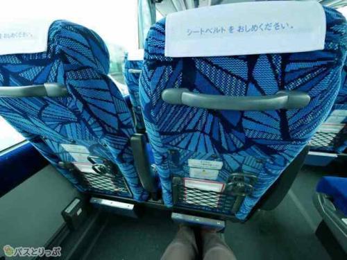 足を伸ばして座れます