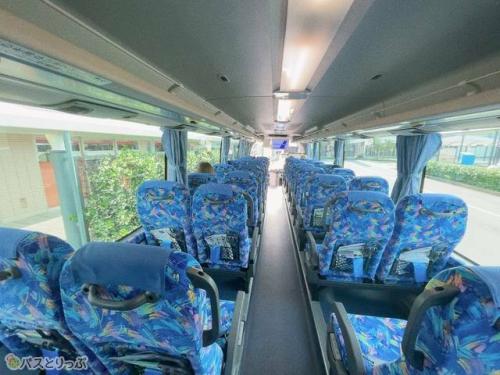 車両後方から見た車内