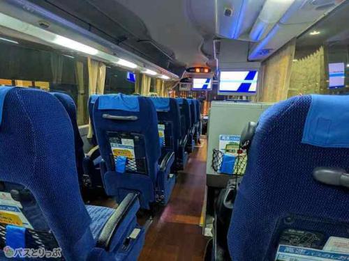 運転席側中央にトイレ