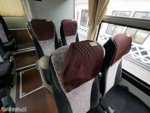 乗車口側シートの最後尾にトイレ