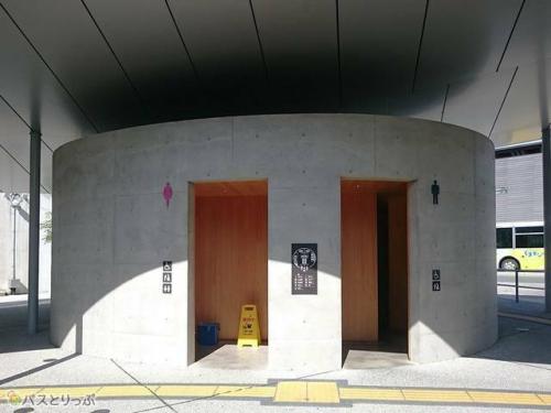 駅前公衆トイレ