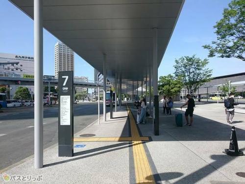 7番乗り場からは高速バスが発着