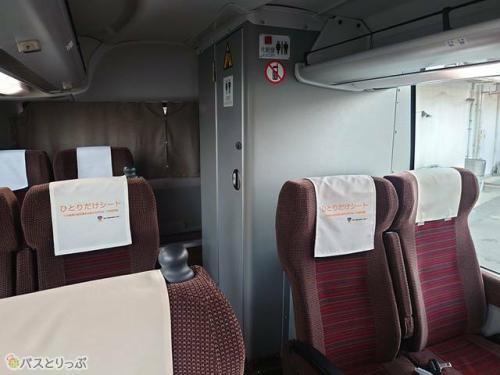 車両後方にトイレと「ひとりだけシート」