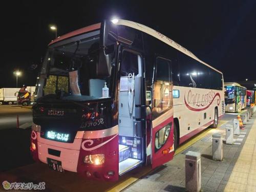 車両を前方から見たところ