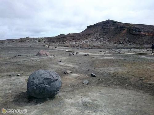 砂千里ヶ浜の火山弾