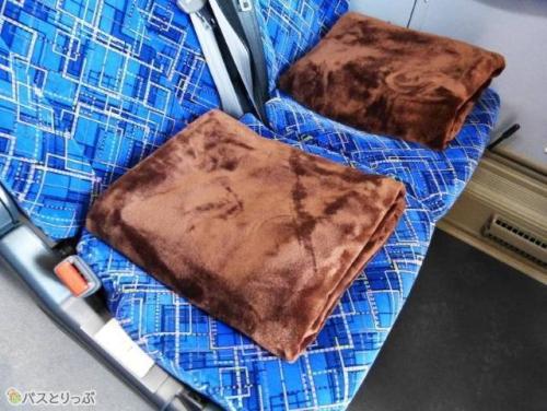 オリジナルの大判ブランケットは全車両に完備