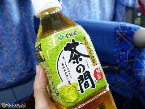 ペットボトル飲料が1本サービス！