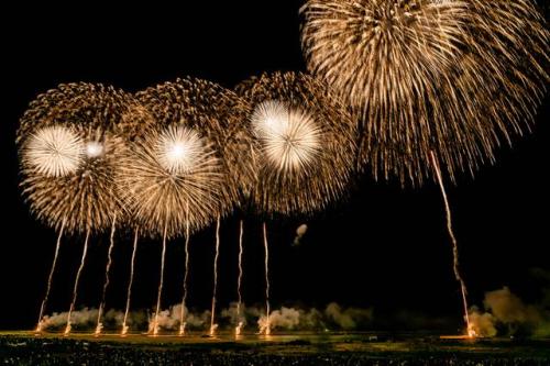 尺玉300連発がフィナーレを飾る