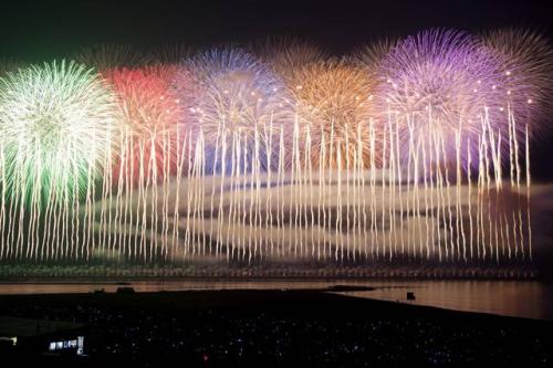 尺玉100発一斉打ち
