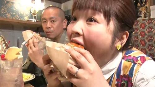 頬張る柳原
