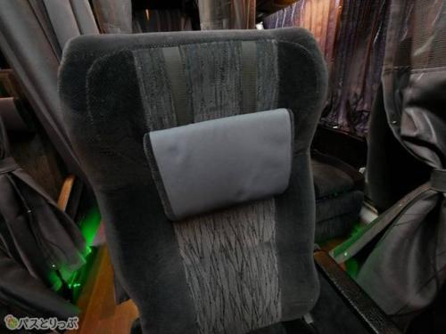 可動式のヘッドレスト