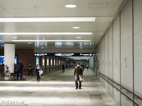 地下道を進みます.jpg